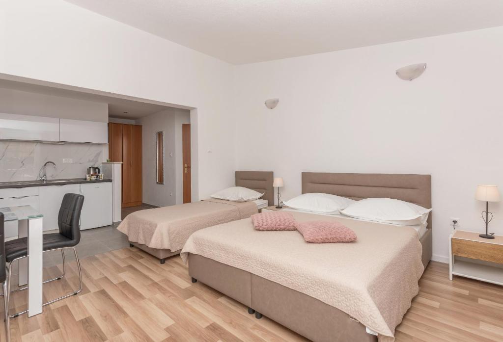 Posteľ alebo postele v izbe v ubytovaní Nina seaview