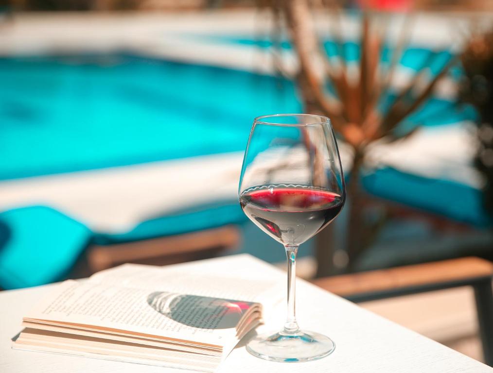 A piscina em ou perto de Kraal Hotel Vlore