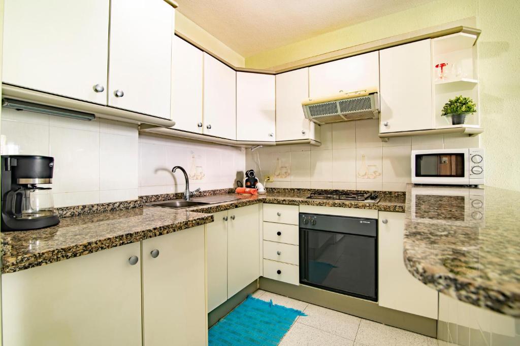 Kuchyň nebo kuchyňský kout v ubytování Alquilaencanarias- Medano Apartment Bogavante