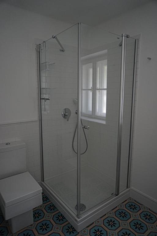 A bathroom at Vértessy ház