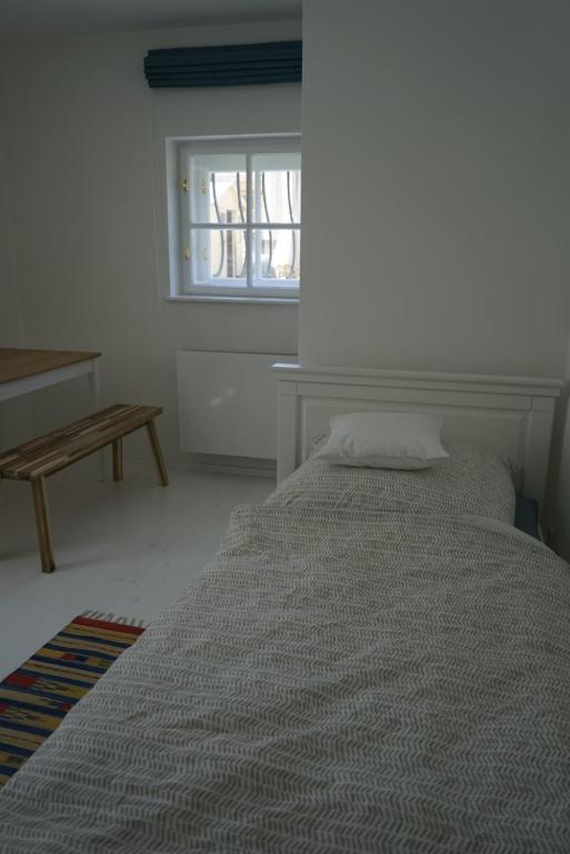 A bed or beds in a room at Vértessy ház