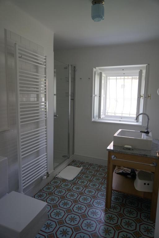A bed or beds in a room at Vértessy ház