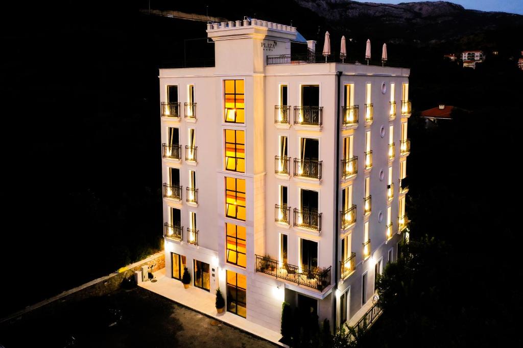 Gallery image of Hotel Plaza Lucice in Petrovac na Moru