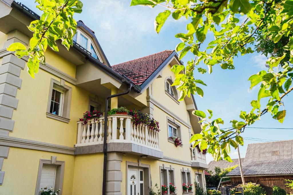Budova, kde se ubytování v soukromí nachází