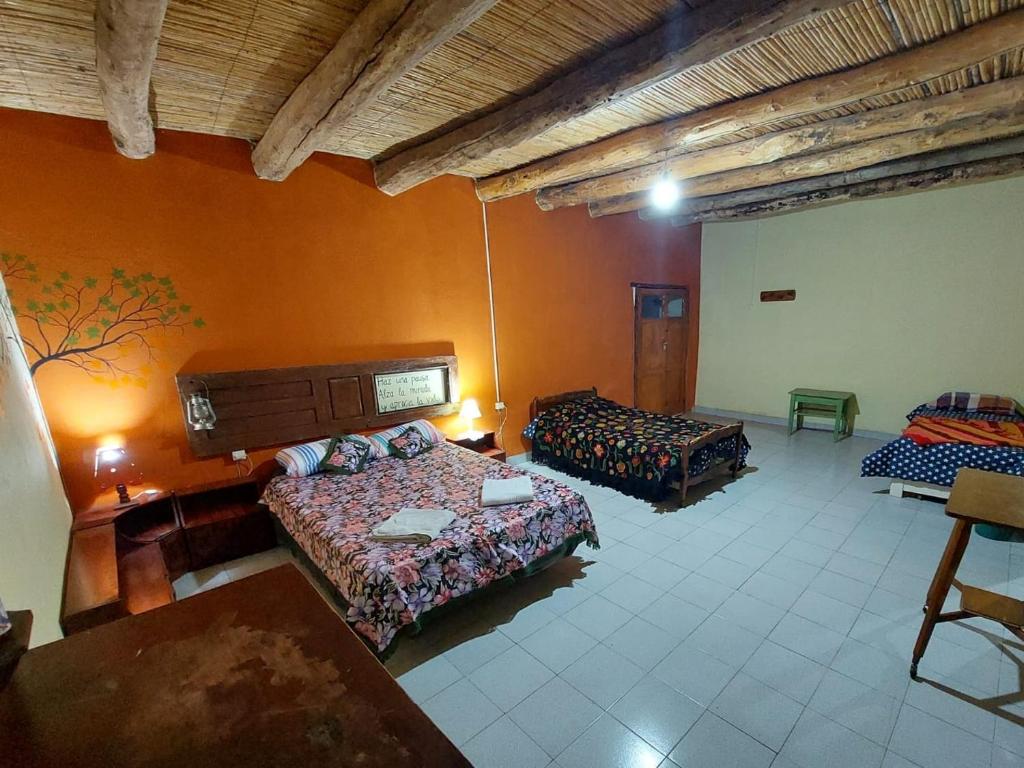 Munay EcoHostal - Cabañas de Adobe - Sala Familiar Con Vista Al Jardín