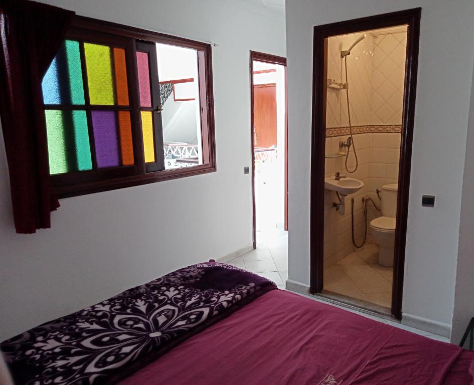 Postel nebo postele na pokoji v ubytování Hôtel Sid El Aidi Médina