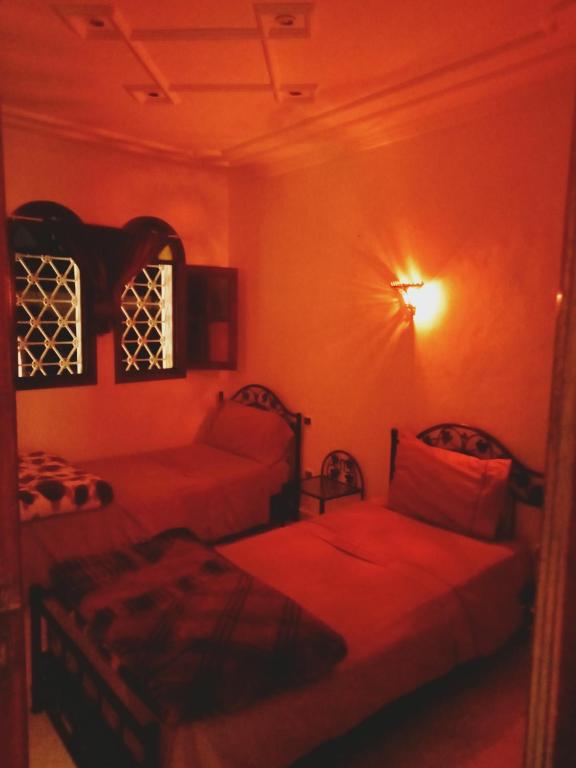 Postel nebo postele na pokoji v ubytování Hôtel Sid El Aidi Médina