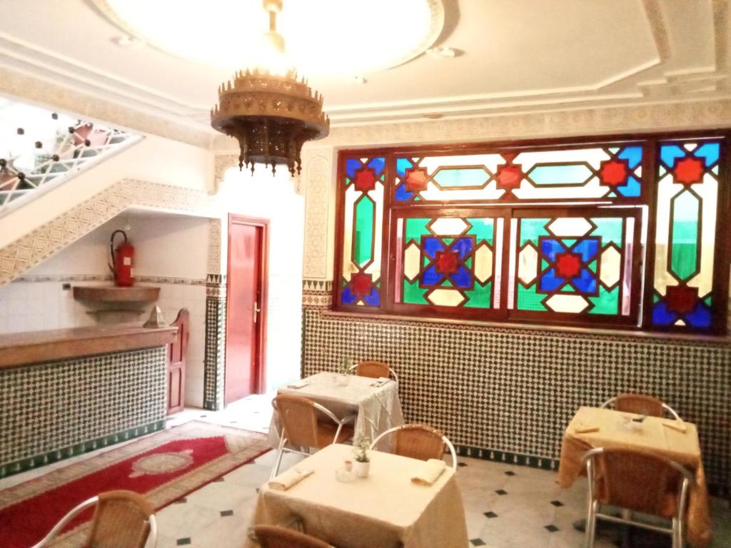 Posezení v ubytování Hôtel Sid El Aidi Médina