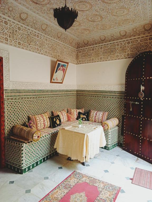 Posezení v ubytování Hôtel Sid El Aidi Médina