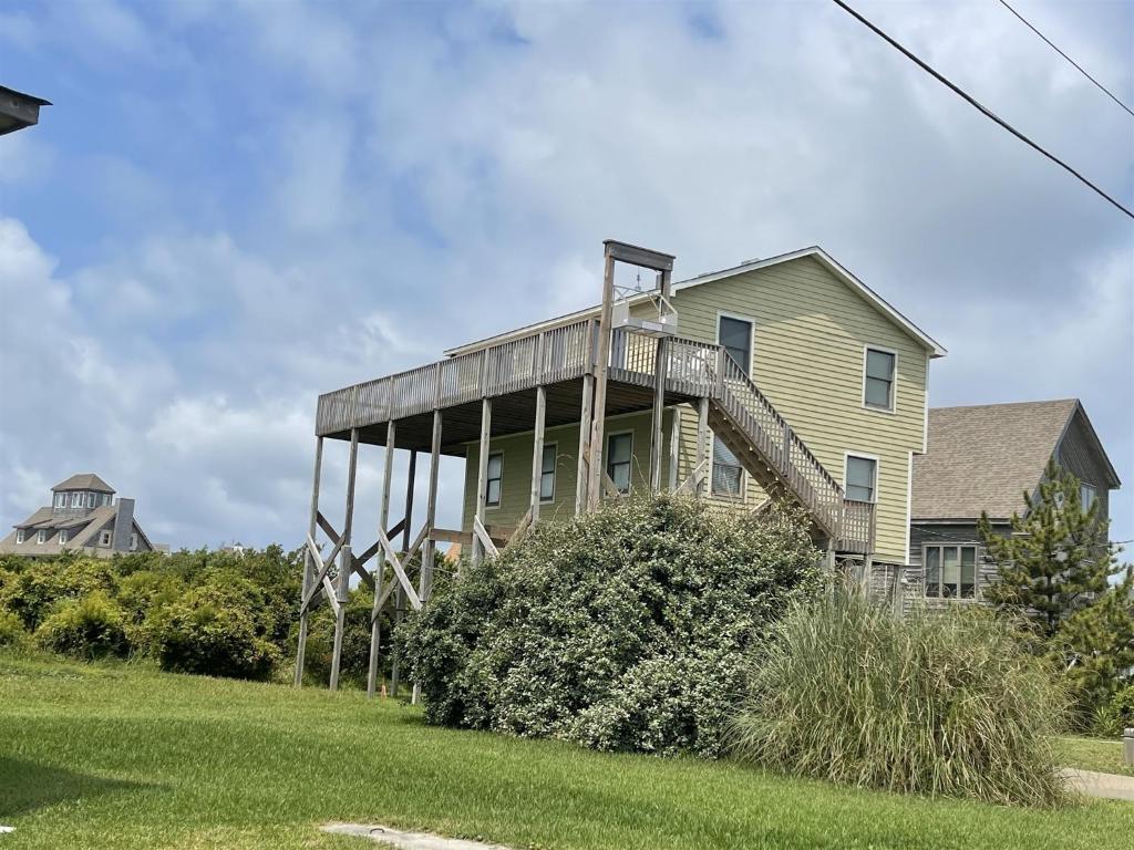 a house with a deck on the side of it at SOUTHERN STAR cottage in Hatteras