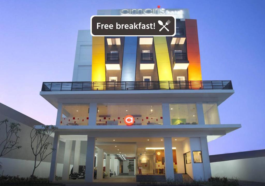 a building with a free breakfast sign on it at Amaris Hotel Malang in Malang