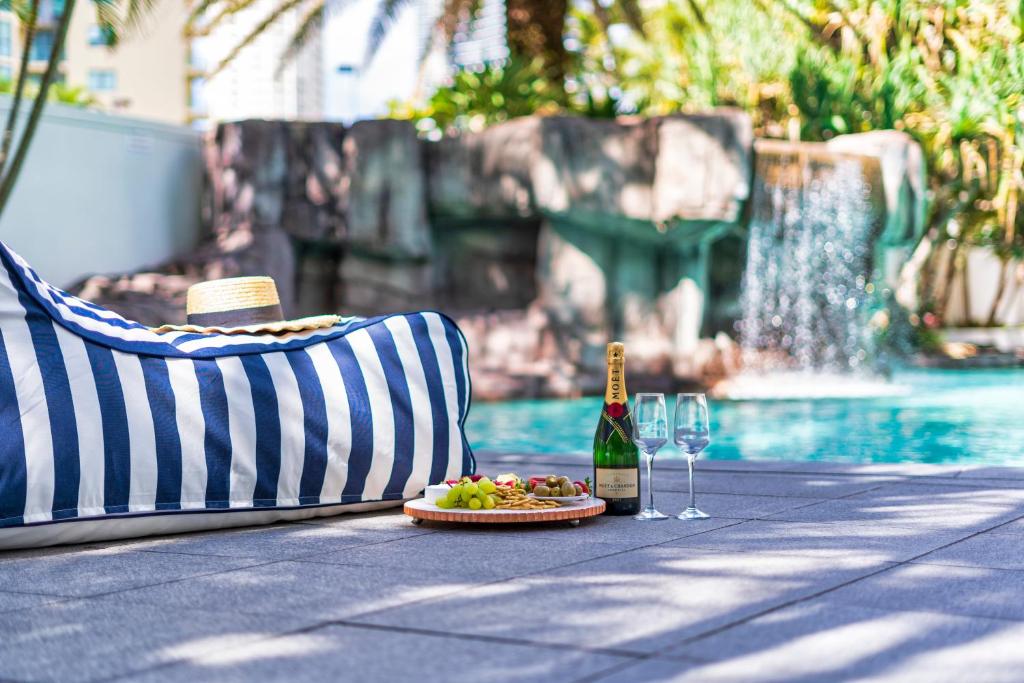 Sovereign on the Gold Coast - Resim 13