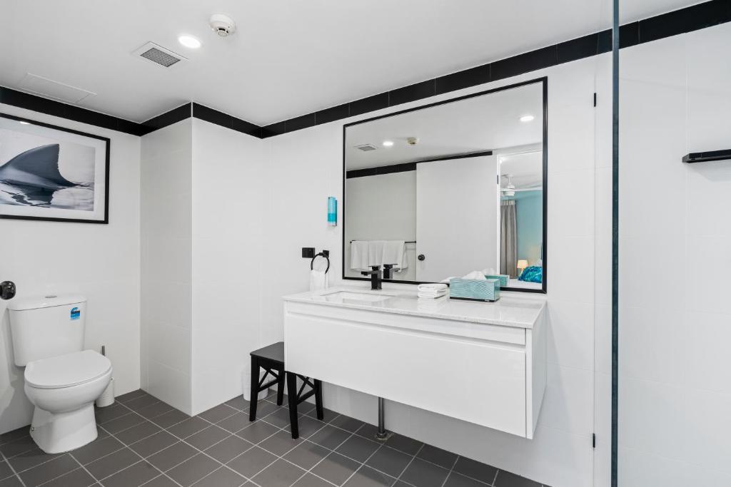 Sovereign on the Gold Coast - Resim 21