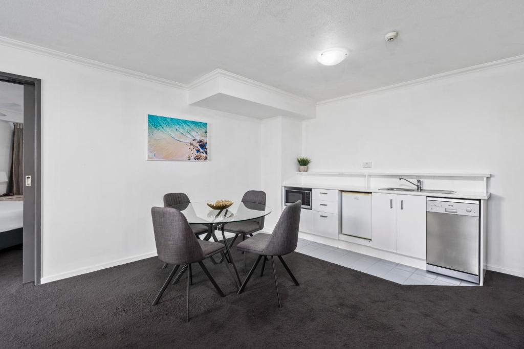 Sovereign on the Gold Coast - Resim 27