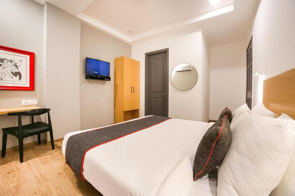 Postel nebo postele na pokoji v ubytování Hotel Admire Inn "Atta Market, Noida Sector 18"