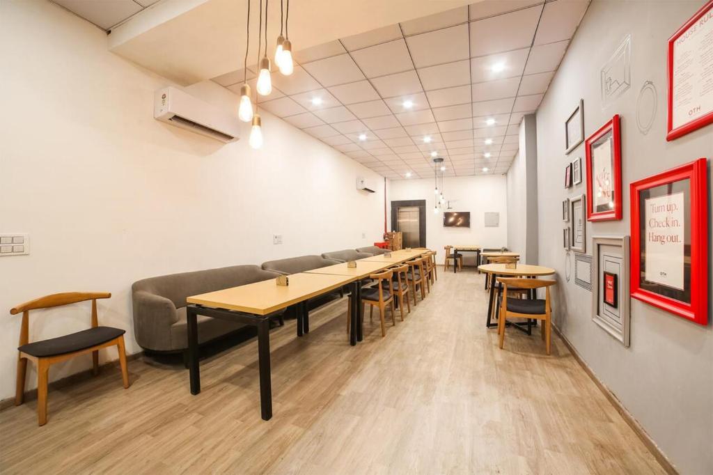 Posezení v ubytování Hotel Admire Inn "Atta Market, Noida Sector 18"