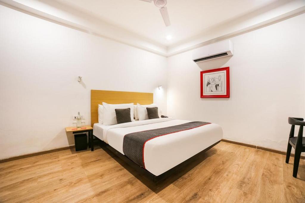 Postel nebo postele na pokoji v ubytování Hotel Admire Inn "Atta Market, Noida Sector 18"