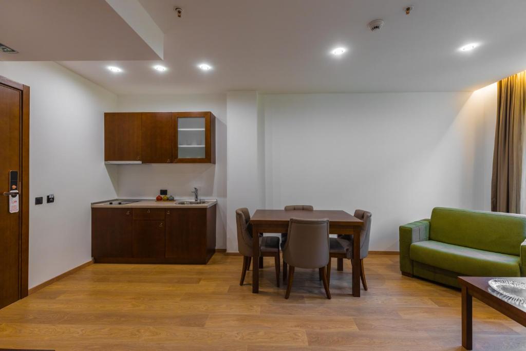 Hotel Plaza Lucice - 2