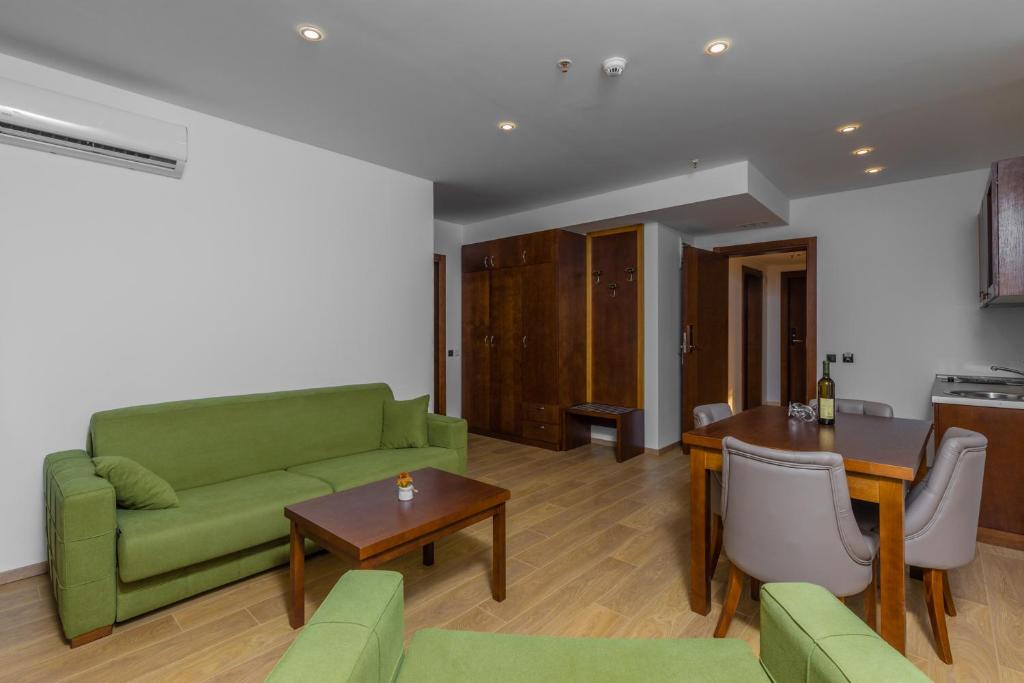 Hotel Plaza Lucice - 8