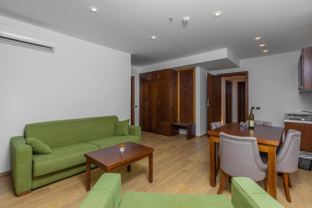 Hotel Plaza Lucice - 3