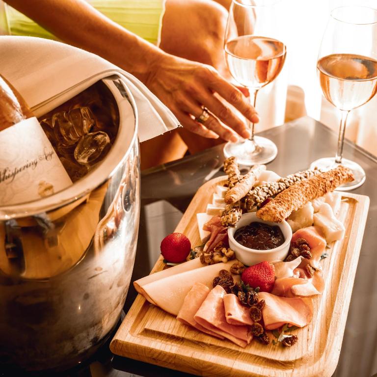 Somewhere Vouliagmeni - Resim 26