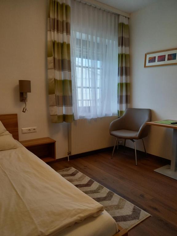 Postel nebo postele na pokoji v ubytování Weingut Gastehaus Palkowitsch
