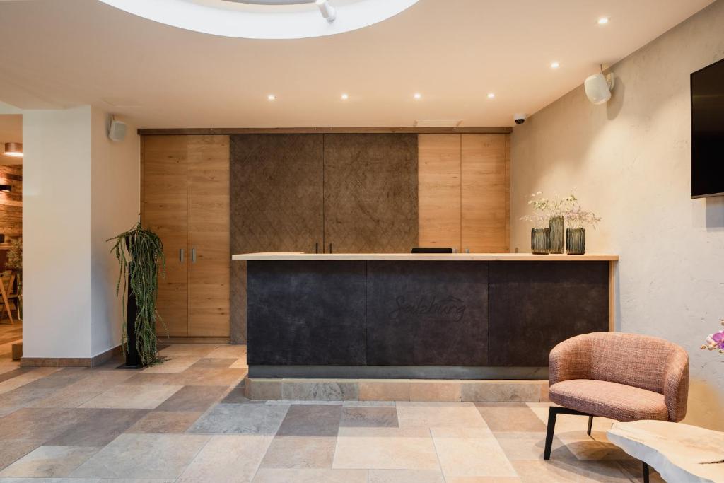 TV a/nebo společenská místnost v ubytování Hotel Salzburg