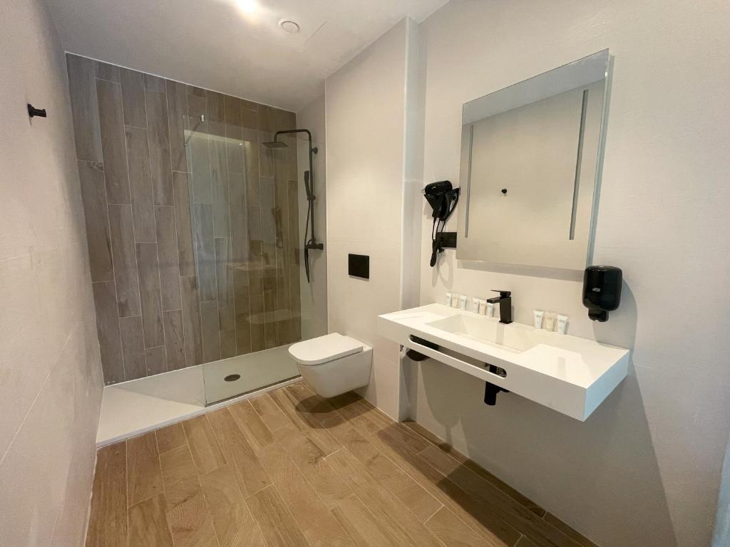 Area 507 - Double Room With Private Bathroom
