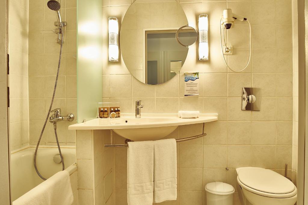 
Deluxe Single Room Palace of Parliament view
