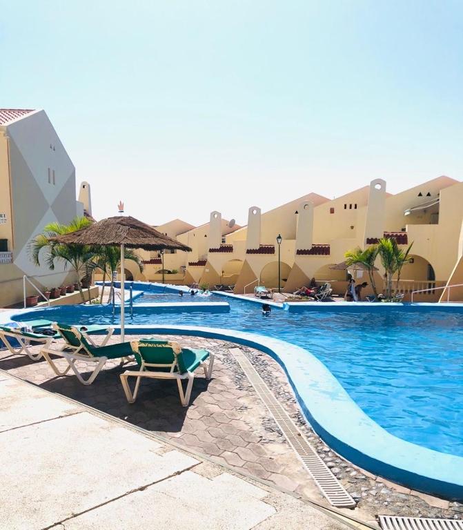 Bazén v ubytování Amazing holidays in Tenerife with wifi nebo v jeho okolí