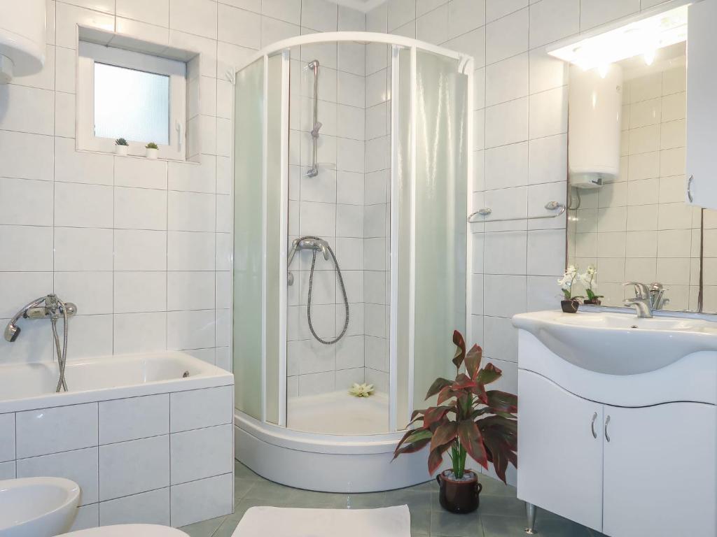 Koupelna v ubytování Apartment Manestar-2 by Interhome