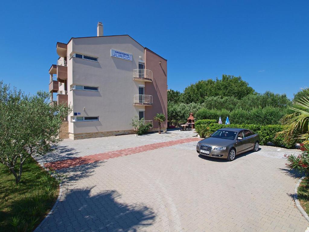 Budova, v ktorej sa apartmán nachádza