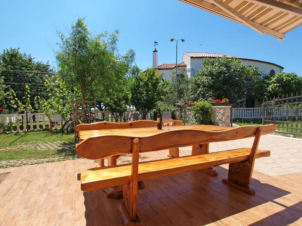 Vonkajšia záhrada v ubytovaní Apartment Marko-1 by Interhome