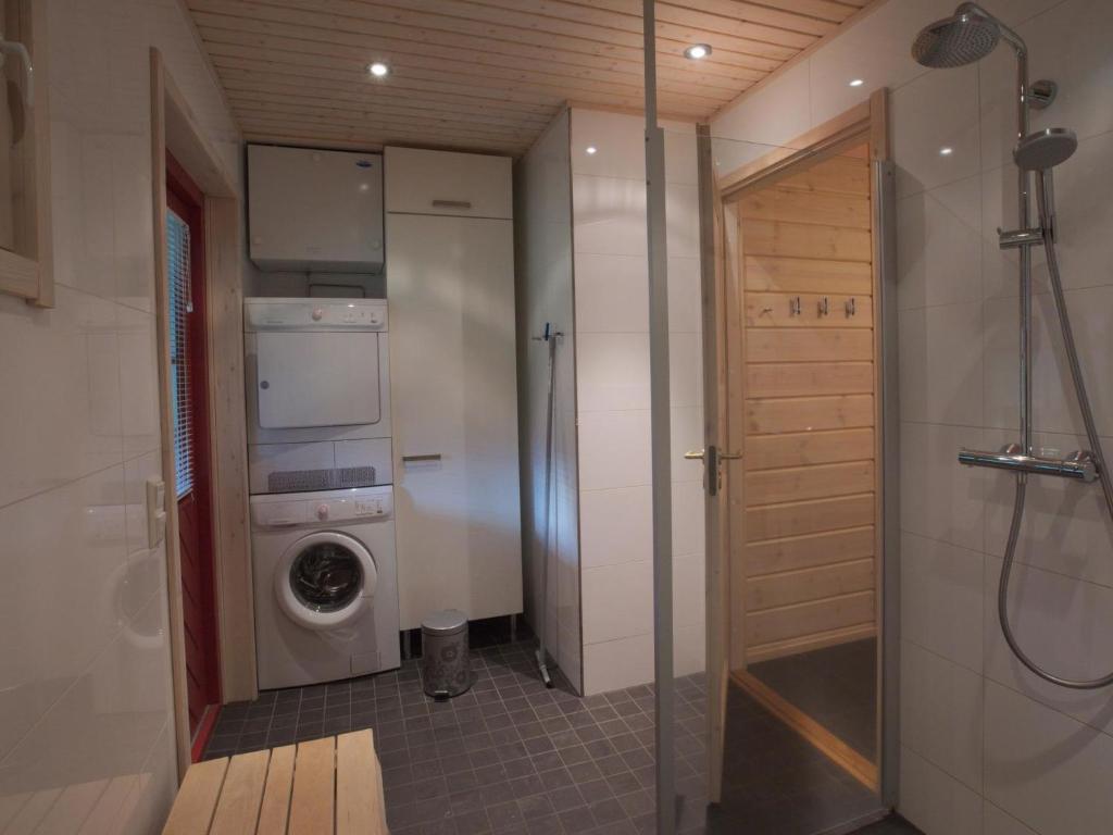 Koupelna v ubytování Holiday Home Vanamoinen by Interhome