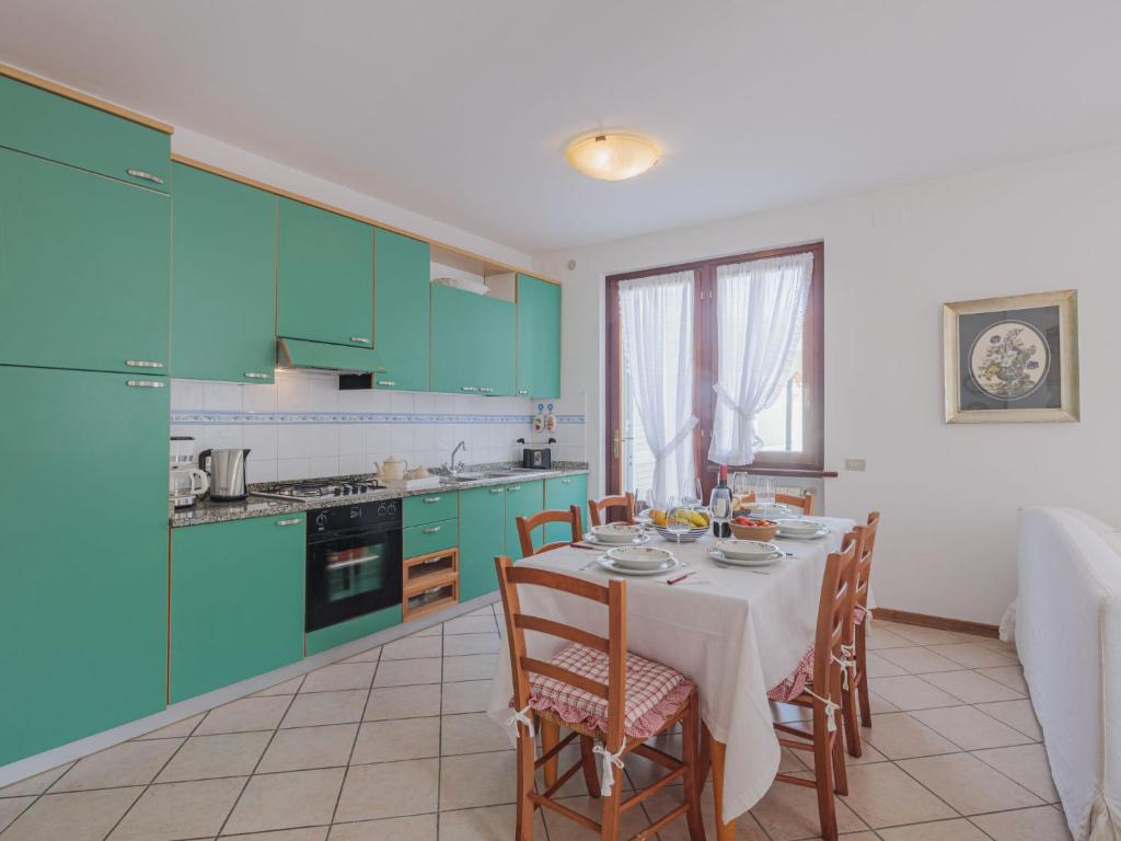 Kuchyňa alebo kuchynka v ubytovaní Holiday Home Rosa by Interhome