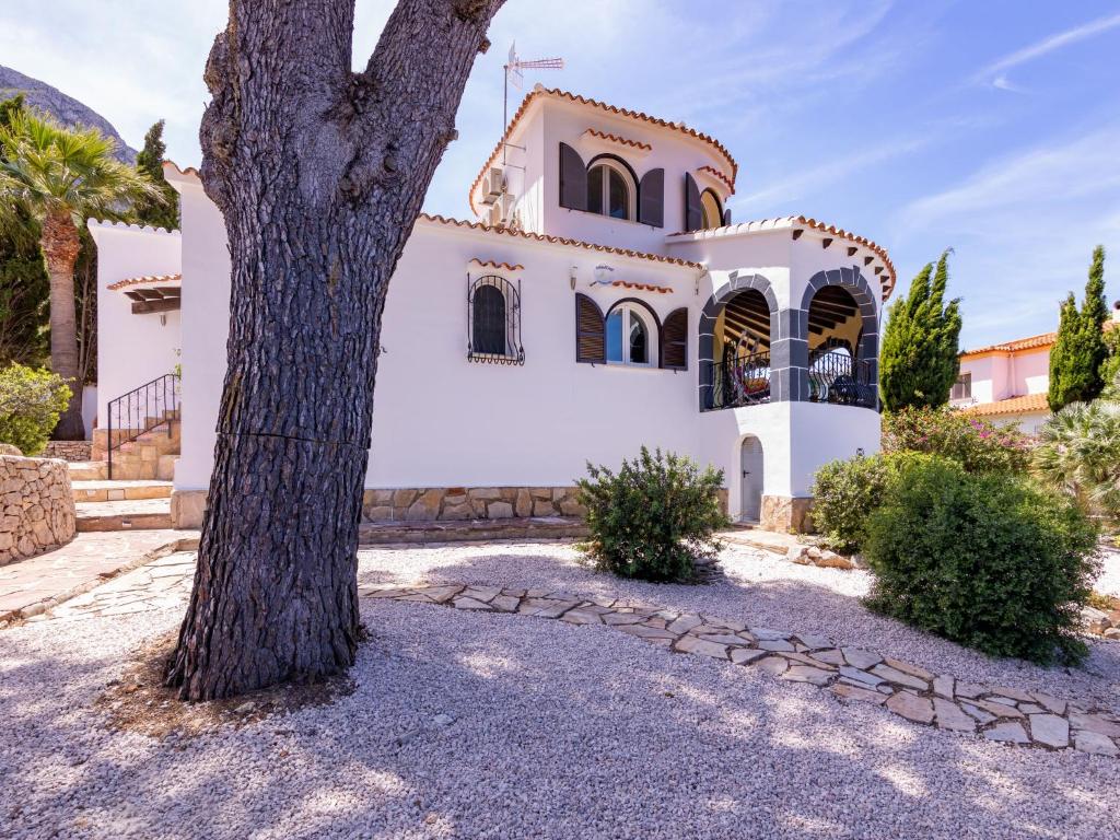 The building in which the holiday home is located