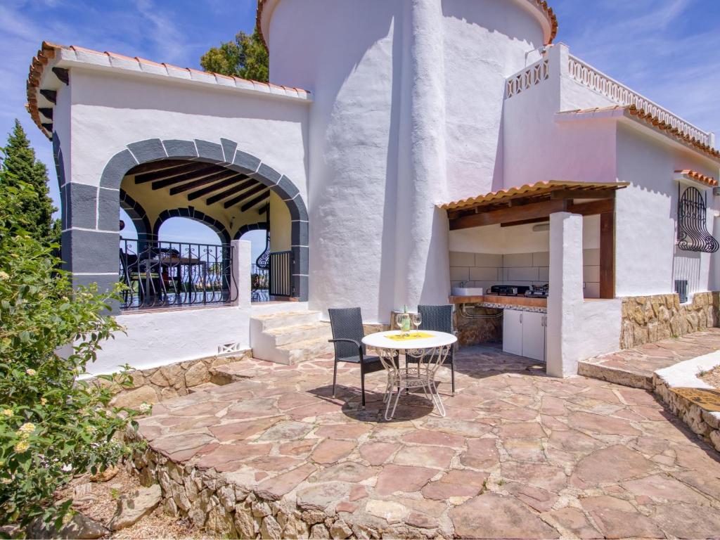 The building in which the holiday home is located