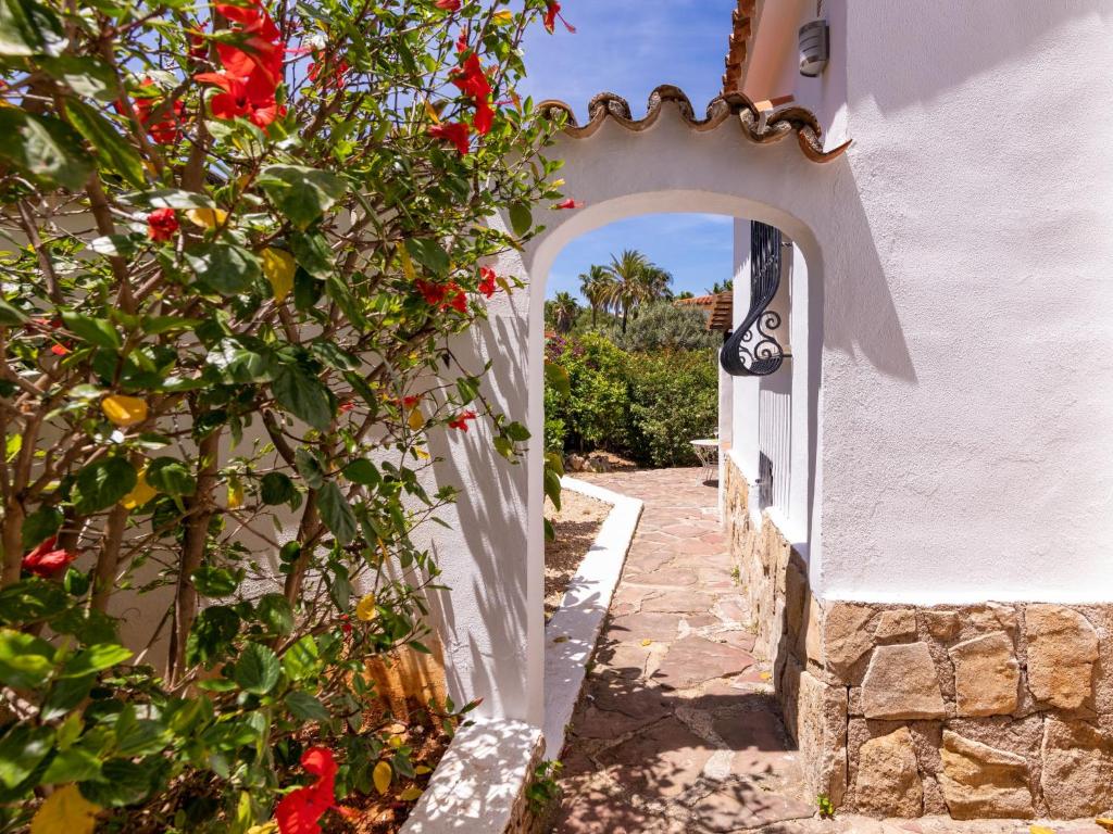 A garden outside Holiday Home Leon by Interhome