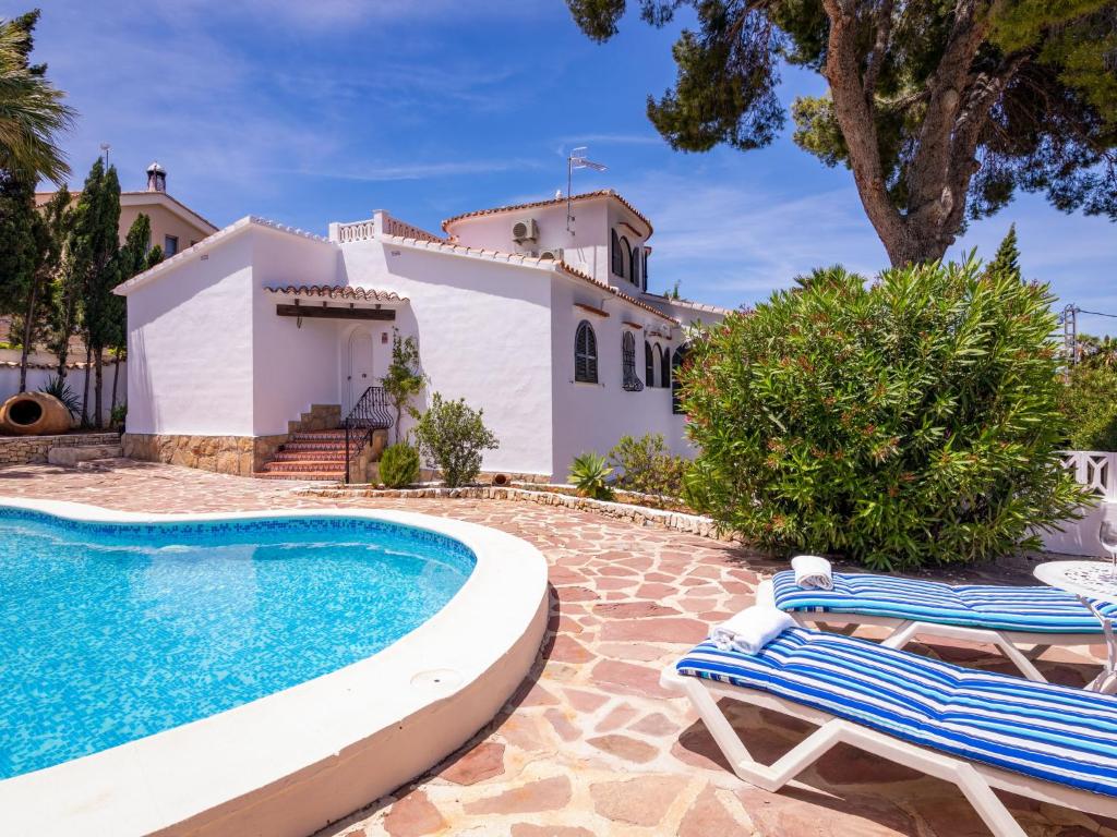 The swimming pool at or close to Holiday Home Leon by Interhome