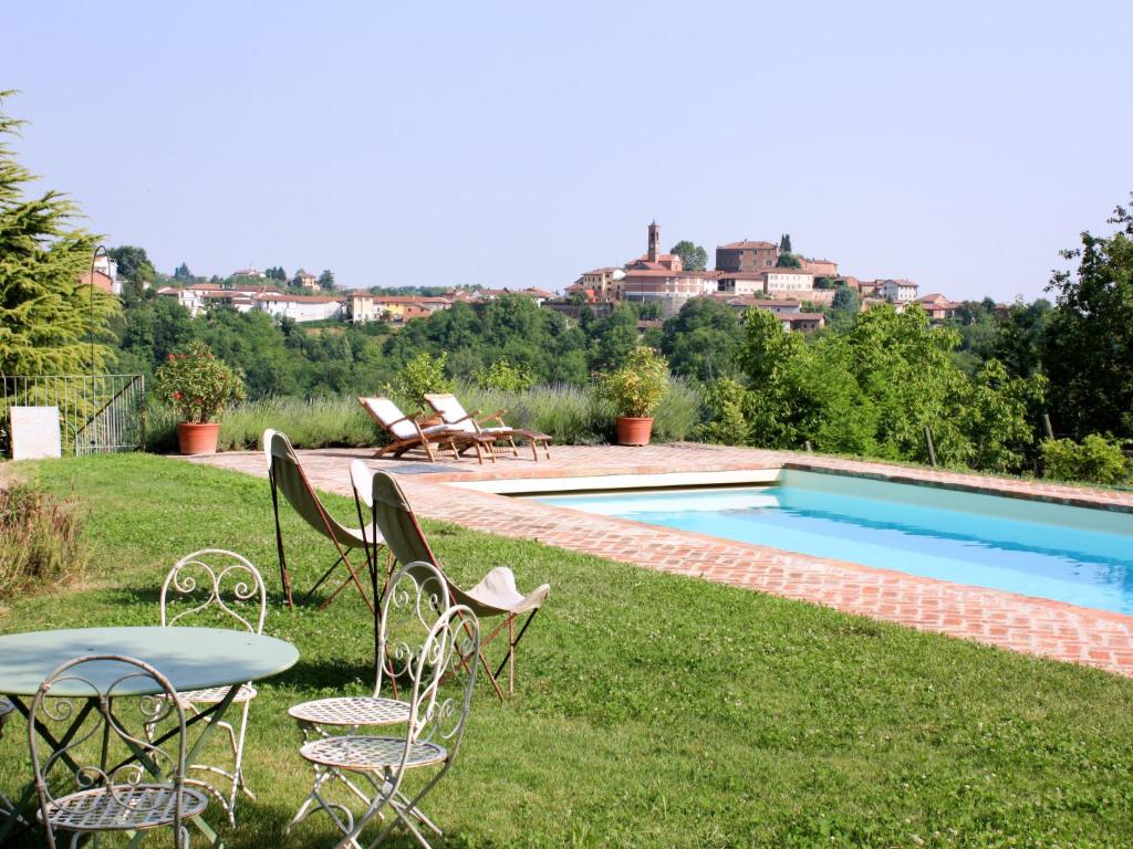 Basen w obiekcie Villa Bric del Vento by Interhome lub w pobliżu