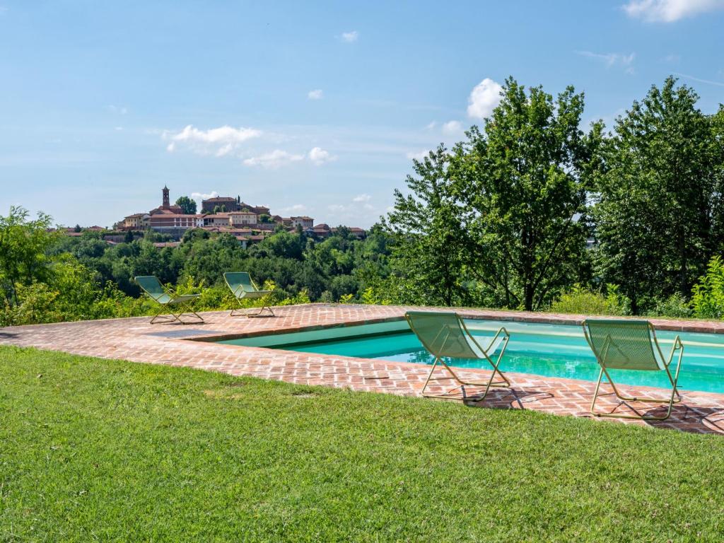Basen w obiekcie Villa Bric del Vento by Interhome lub w pobliżu
