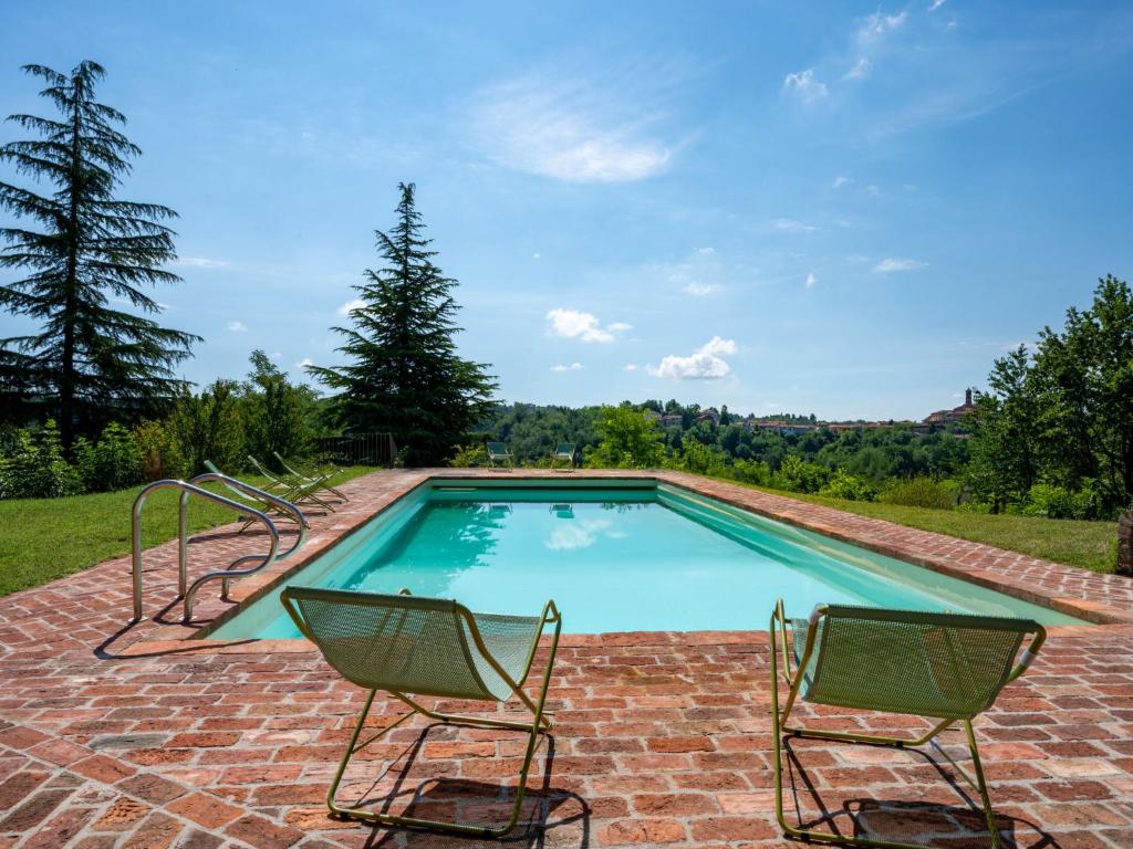 Basen w obiekcie Villa Bric del Vento by Interhome lub w pobliżu
