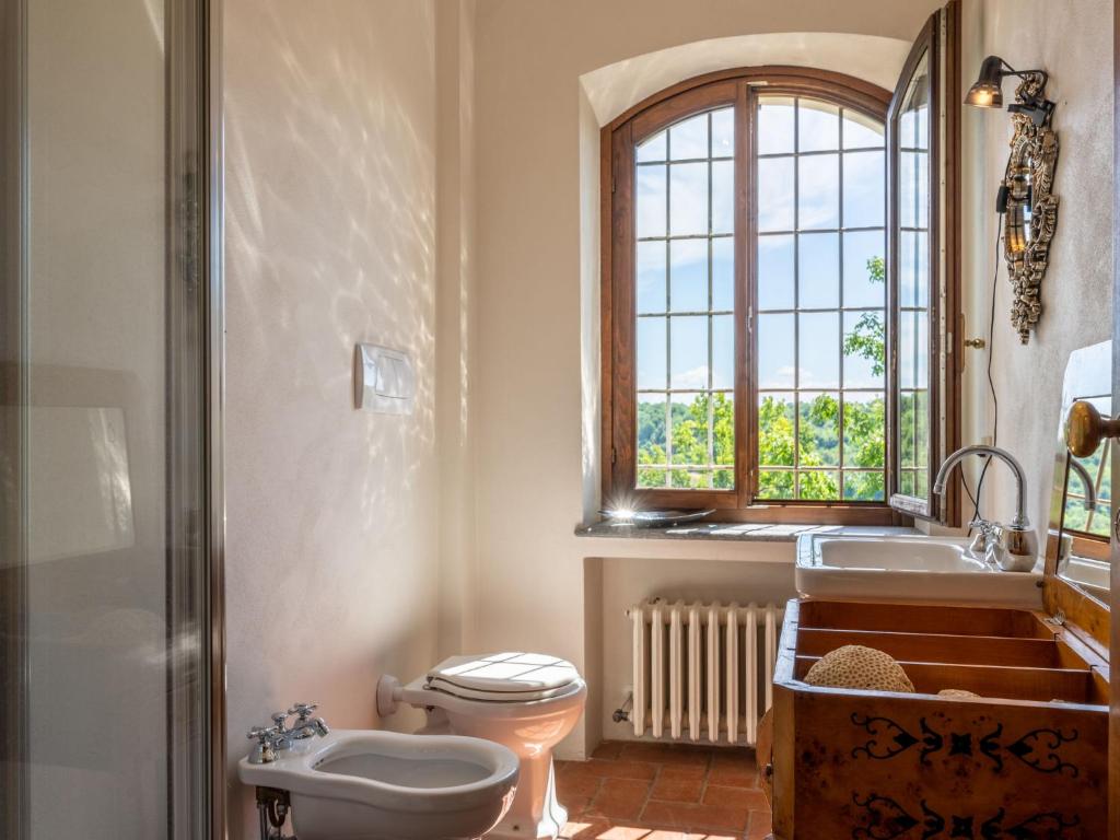 Łazienka w obiekcie Villa Bric del Vento by Interhome