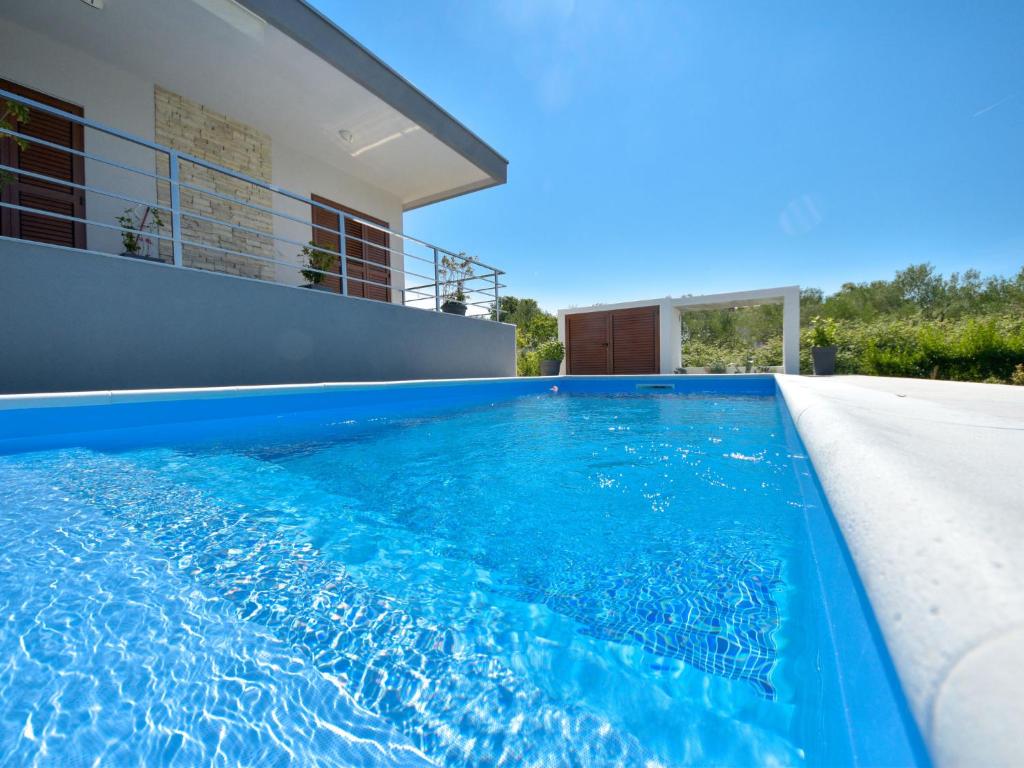 Bazén v ubytovaní Holiday Home Arbo by Interhome alebo v jeho blízkosti