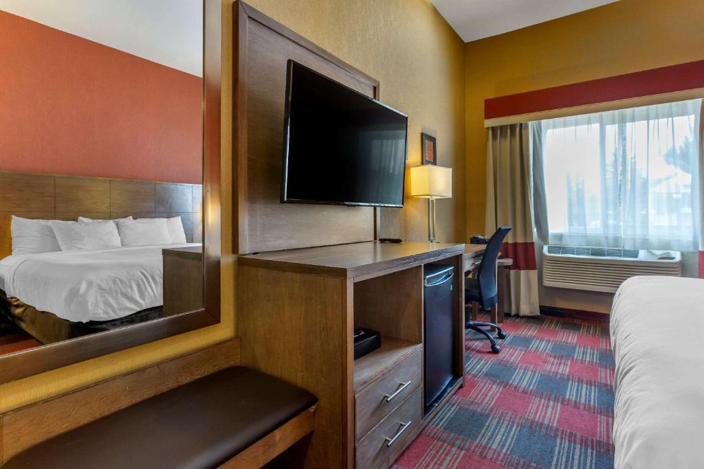 Postel nebo postele na pokoji v ubytování Comfort Inn Flagstaff Lucky Lane I-40