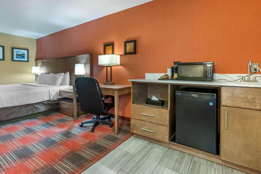 Postel nebo postele na pokoji v ubytování Comfort Inn Flagstaff Lucky Lane I-40
