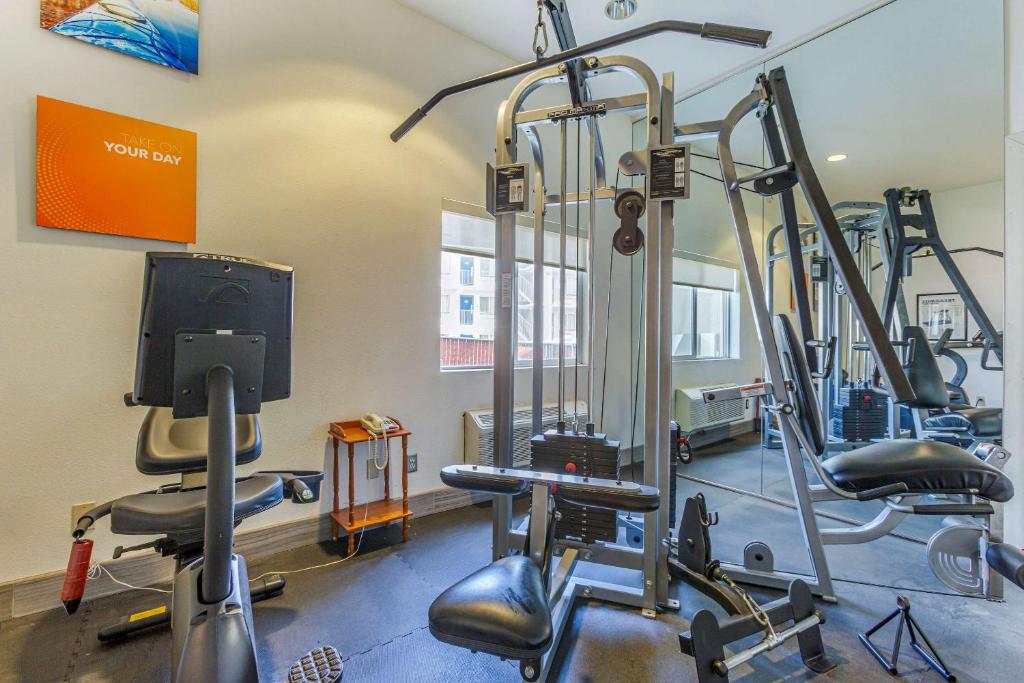 Fitness centrum a/nebo fitness zařízení v ubytování Comfort Inn Flagstaff Lucky Lane I-40