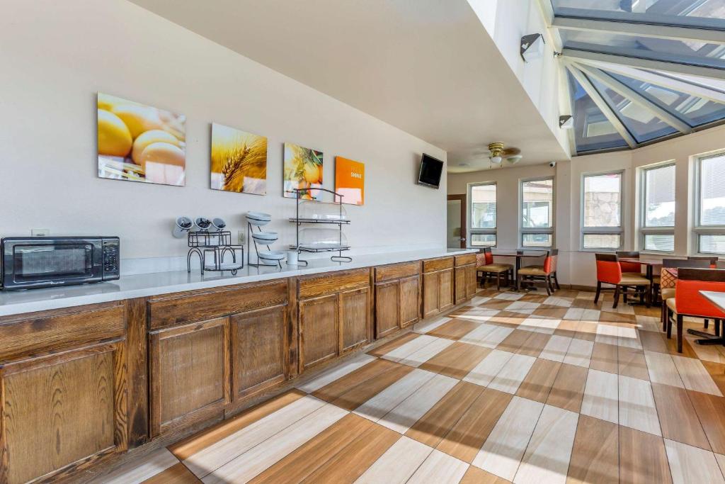 TV a/nebo společenská místnost v ubytování Comfort Inn Flagstaff Lucky Lane I-40