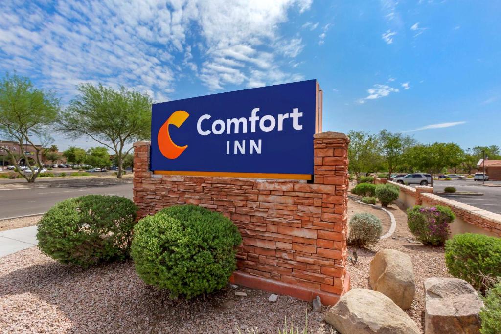 a sign for a comfort inn on a brick wall at Comfort Inn & Suites North Glendale and Peoria in Glendale