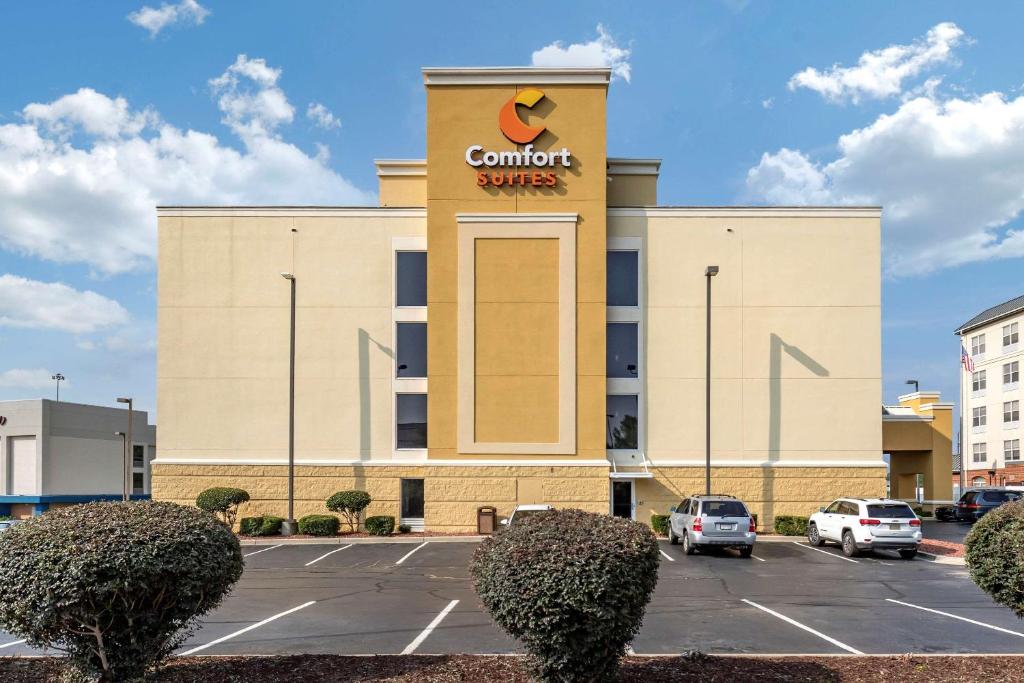 a building with a sign that reads comfort suites at Comfort Suites Anderson-Clemson in Anderson